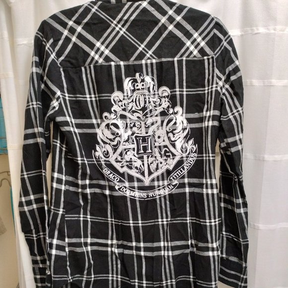 Hogwarts Crest Flannel - Picture 1 of 6